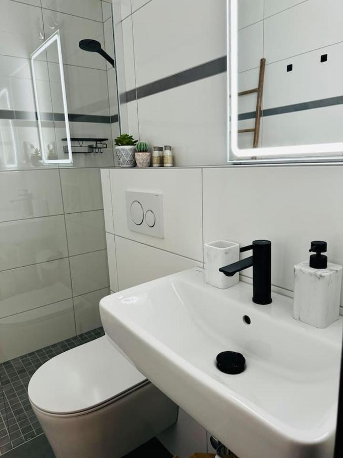 Klassen Stay - Design Studio In 11 Etage - Tolle Aussicht - Sauna, Pool - Netflix 兰施泰因 外观 照片